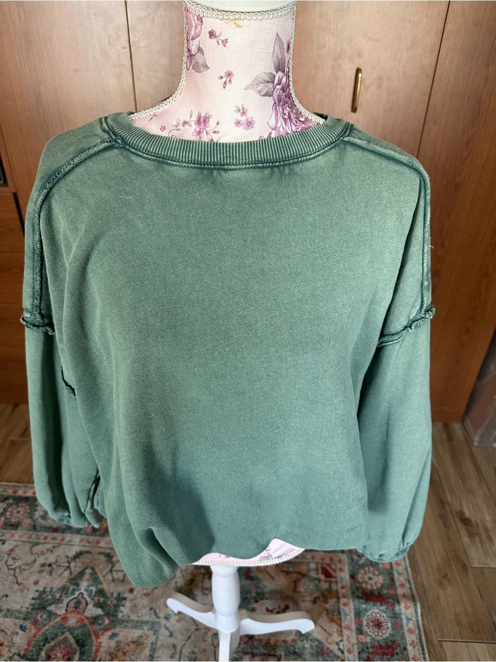 Green Pullover Sweatshirt bubble hem